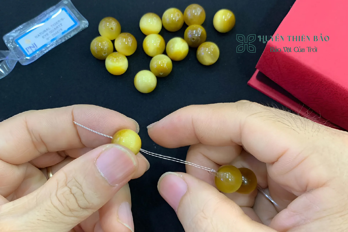 HUYỀN THIÊN BẢO | Dịch vụ thay dây vòng đá phong thủy - Huyền Thiên Bảo HUYỀN THIÊN BẢO | Dịch vụ thay dây vòng đá phong thủy - Huyền Thiên Bảo