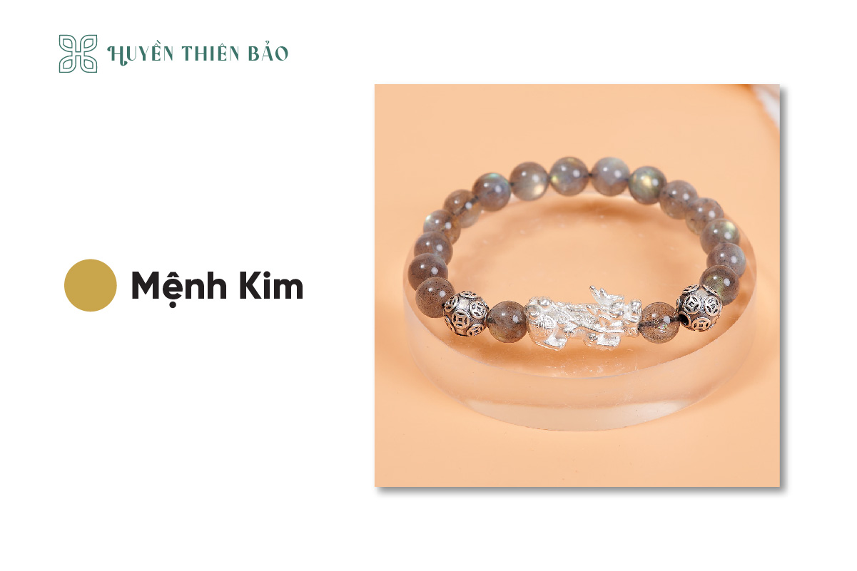 Vòng tay đá xà cừ trắng phù hợp với mệnh kim
