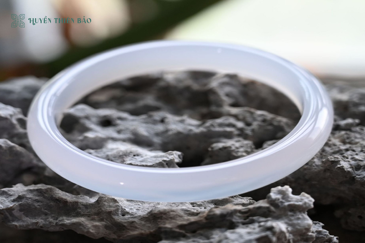 Vòng tay đá xà cừ trắng bản nhỏ