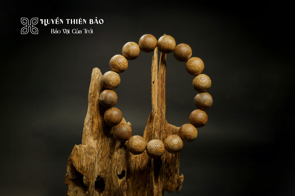 HUYỀN THIÊN BẢO | Đeo vòng trầm hương có tác dụng gì​ trong phong thủy?