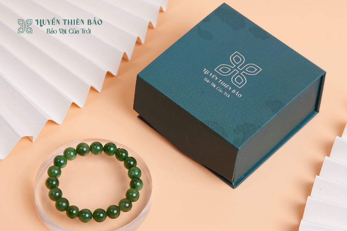 Đôi nét về vòng ngọc bích