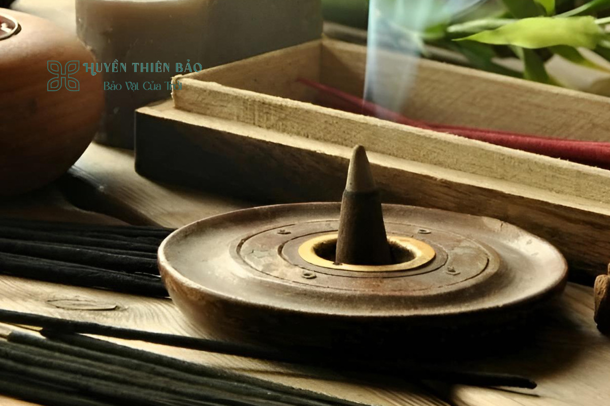 HUYỀN THIÊN BẢO | Khám phá chi tiết trầm hương đốt có tác dụng gì? HUYỀN THIÊN BẢO | Khám phá chi tiết trầm hương đốt có tác dụng gì?