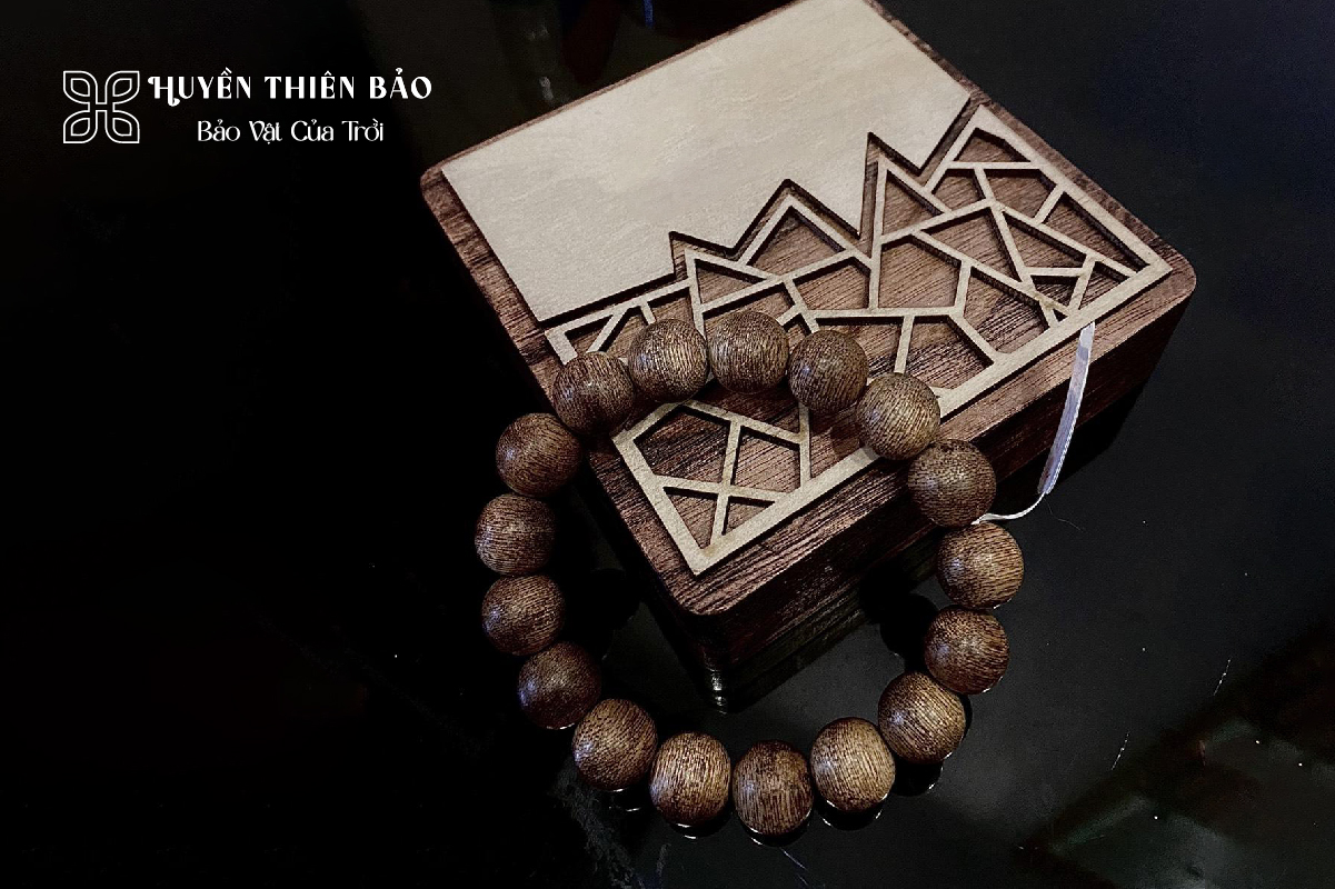 HUYỀN THIÊN BẢO | Cập nhật bảng giá vòng trầm hương mới nhất 2025 HUYỀN THIÊN BẢO | Cập nhật bảng giá vòng trầm hương mới nhất 2025