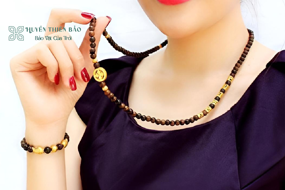 HUYỀN THIÊN BẢO | 4 cách giúp người mệnh Hoả đeo vòng trầm hương chuẩn phong thủy