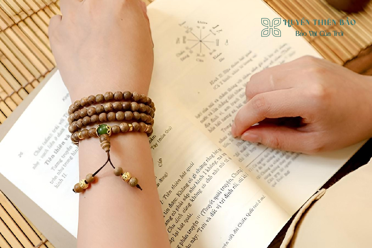 HUYỀN THIÊN BẢO | 4 cách giúp người mệnh Hoả đeo vòng trầm hương chuẩn phong thủy