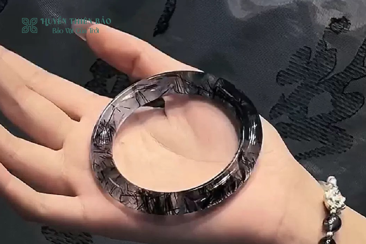 Vòng thạch anh tóc đen bản nguyên khối