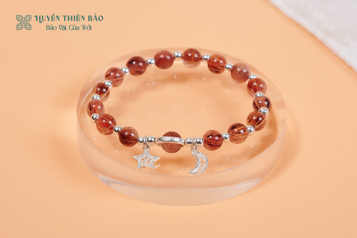 Vòng thạch anh tóc đỏ mix charm