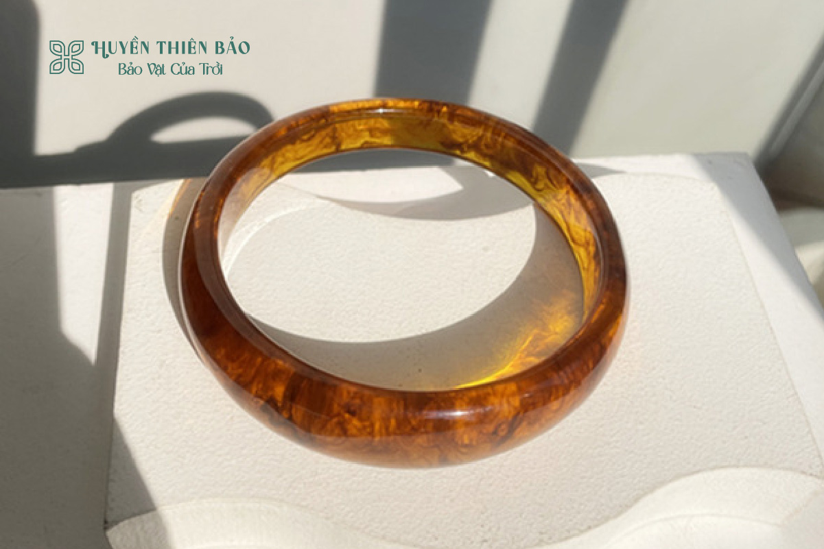 Vòng thạch anh tóc nâu bản liền khối