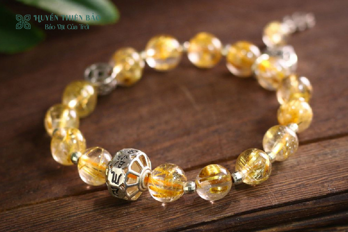 Vòng thạch anh tóc vàng mix charm