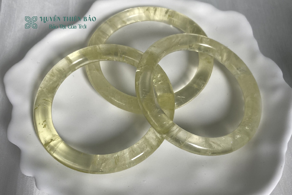 Vòng thạch anh vàng liền khối