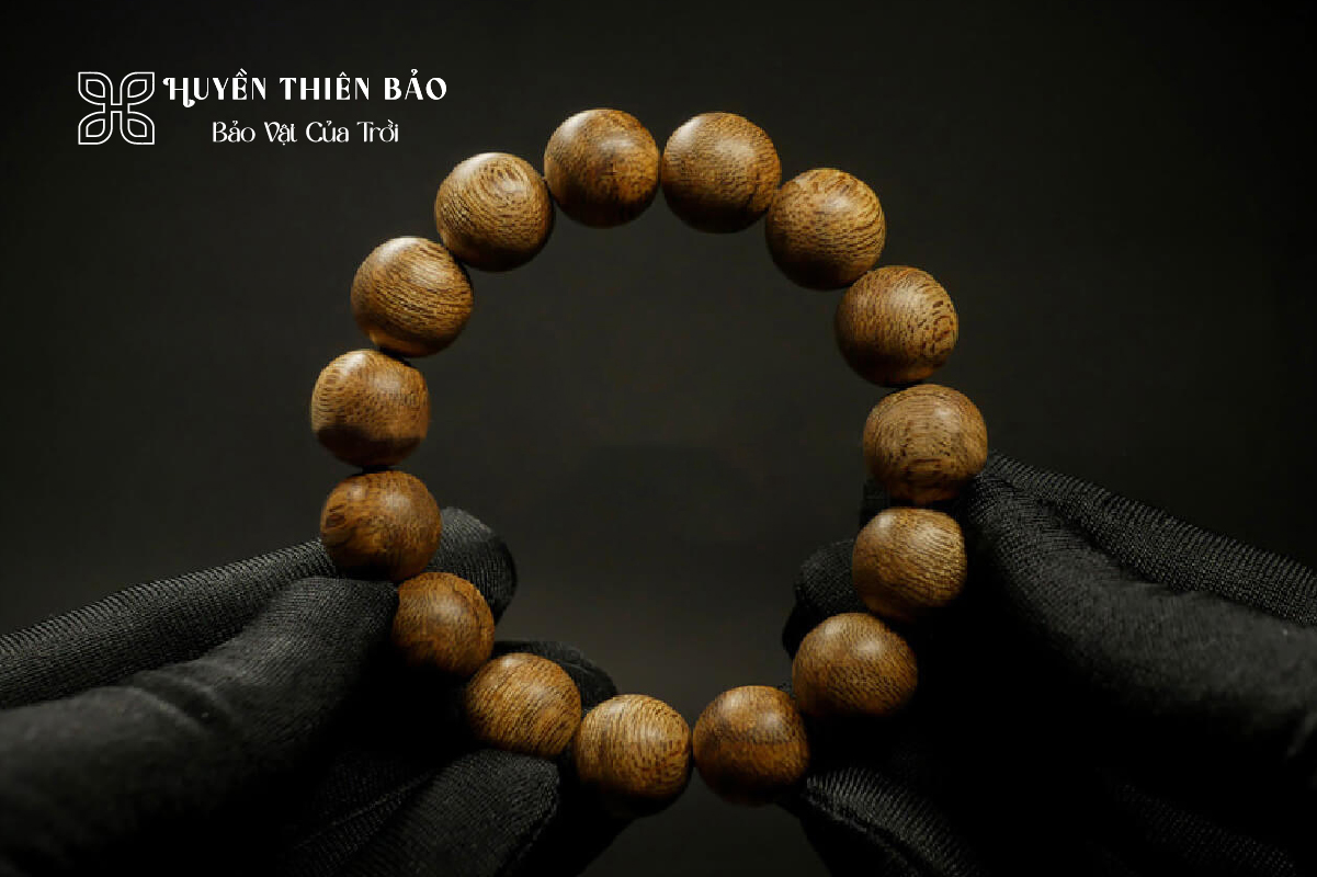 HUYỀN THIÊN BẢO | Đeo vòng trầm hương có tác dụng gì​ trong phong thủy?