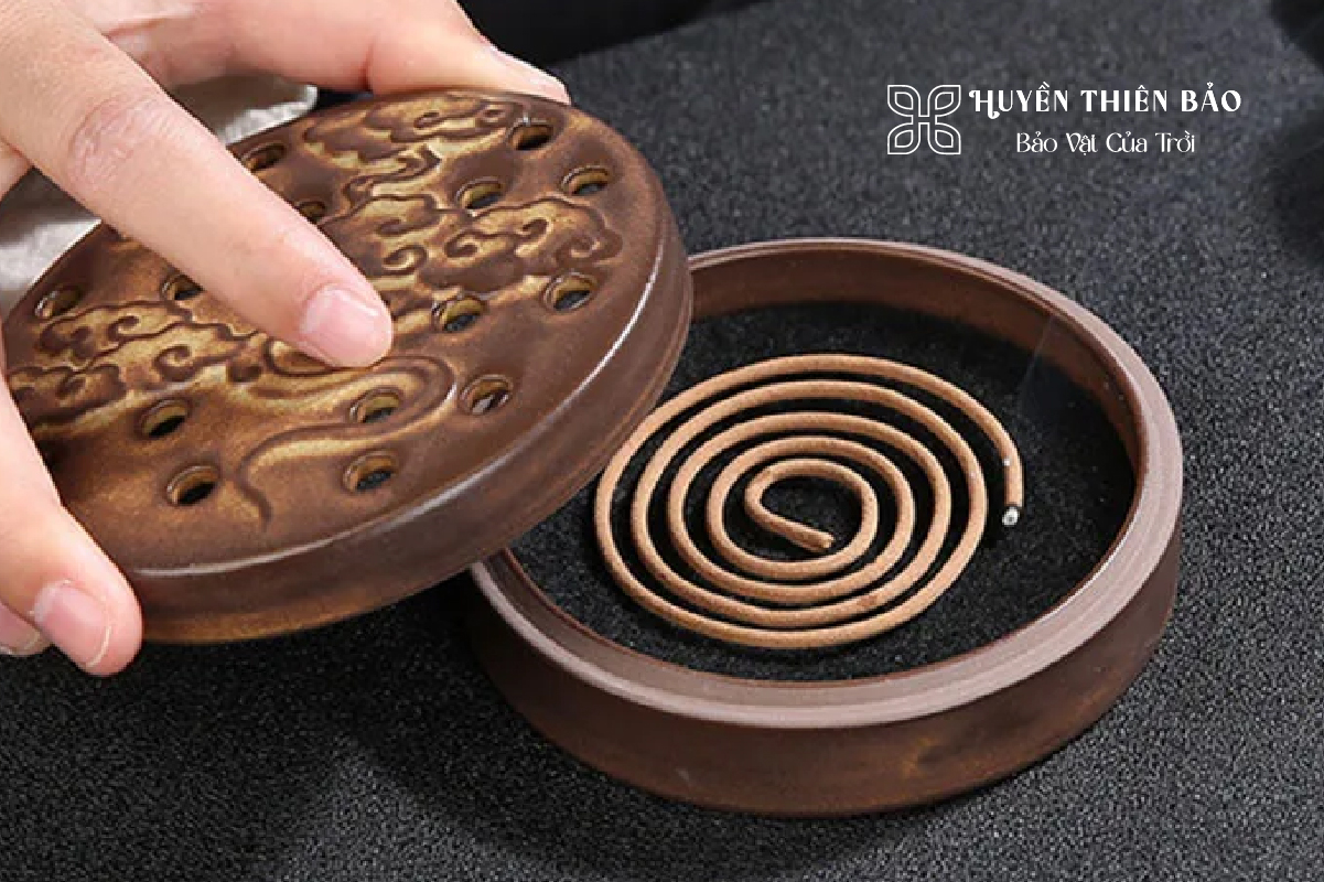 HUYỀN THIÊN BẢO | Cách Sử Dụng Nhang Trầm Hương Đúng Chuẩn, Hiệu Quả Cao HUYỀN THIÊN BẢO | Cách Sử Dụng Nhang Trầm Hương Đúng Chuẩn, Hiệu Quả Cao